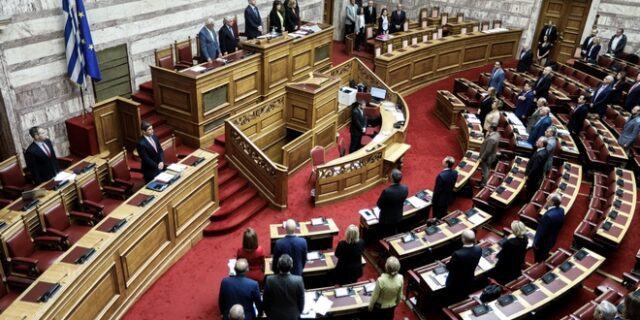 Βουλή: Ενός λεπτού σιγή για τους νεκρούς του Πολυτεχνείου