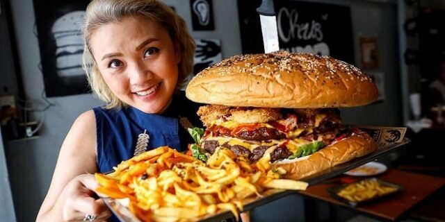 “Υπερφυσικό” Burger βάρους 6 κιλών – Έπαθλο για τον τολμηρό που θα το φάει