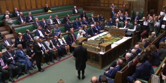 Βρετανία: Νέος πρόεδρος της Βουλής των Κοινοτήτων ο Λίντσεϊ Χόιλ