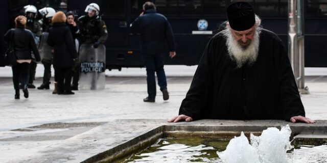 Βρίζει τα Θεία η μεσαία τάξη;