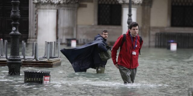 Νέες πλημμύρες στην Ιταλία: Κάτω απ’ το νερό παραμένει η Βενετία