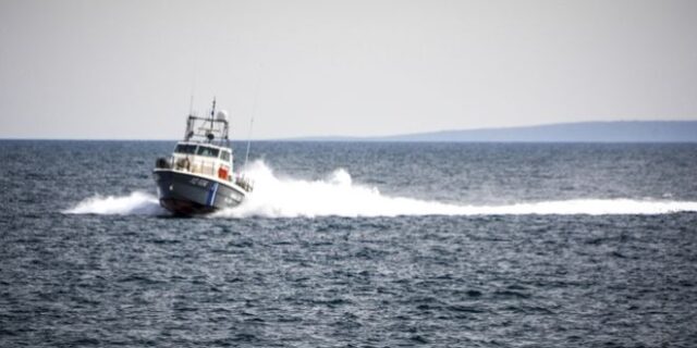 Σέριφος: Ταχύπλοο προσέκρουσε σε βράχο – Σε νοσοκομείο της Αθήνας οι 2 επιβαίνοντες