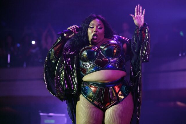 Lizzo: Ποια είναι η ράπερ που αναδεικνύει την κυτταρίτιδα και “σαρώνει” στα Grammy 2020