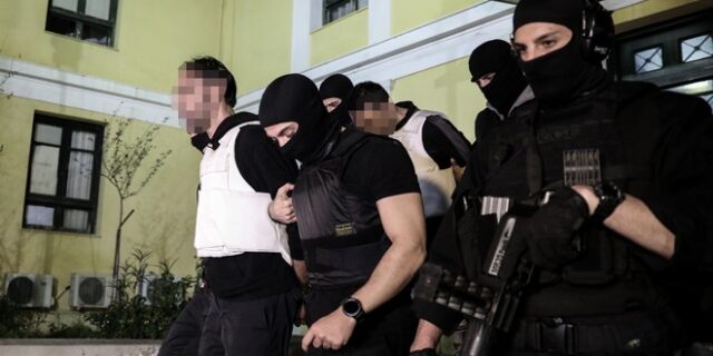 “Επαναστατική Αυτοάμυνα”: Ποινική δίωξη κατά των δύο συλληφθέντων