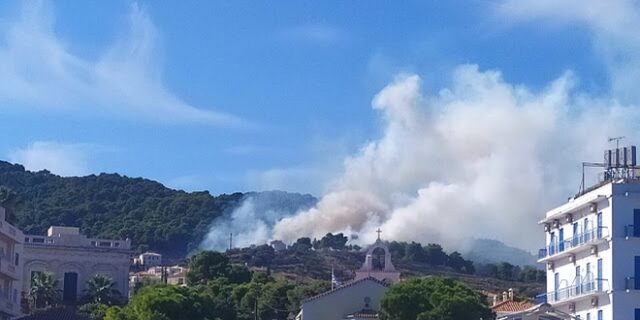 Υπό έλεγχο η φωτιά στις Σπέτσες