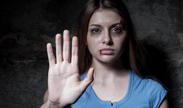 Ευρωβουλή: Να δοθεί τέλος στη βία κατά των γυναικών