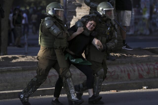 Χιλή: Ο πρόεδρος θέλει να βαρύνει τις ποινές σε όσους επιτίθενται σε αστυνομικούς