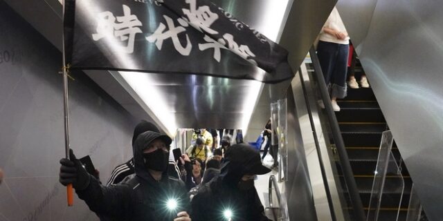 Στις επάλξεις και την πρωτοχρονιά οι διαδηλωτές στο Χονγκ-Κονγκ