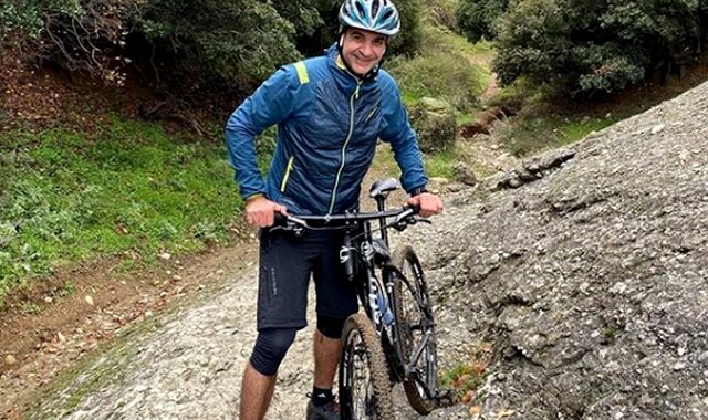 Ο Κυριάκος Μητσοτάκης πήγε για mountain bike στα Μετέωρα