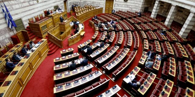 Κόντρα στη Βουλή για νέες καταγγελίες αστυνομικής βίας