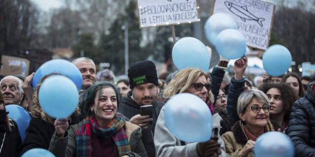 Αναβρασμός στην Ιταλία: Οι “Σαρδέλες”, ο Σαλβίνι και οι εκλογές