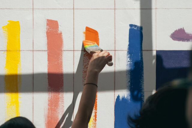 4 απλές & μοντέρνες ιδέες για βάψιμο τοίχου με τεχνοτροπίες