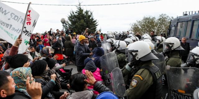 Ταυτοποιήθηκαν 13 Αφγανοί και μία Ιρανή για τα επεισόδια στην Μόρια