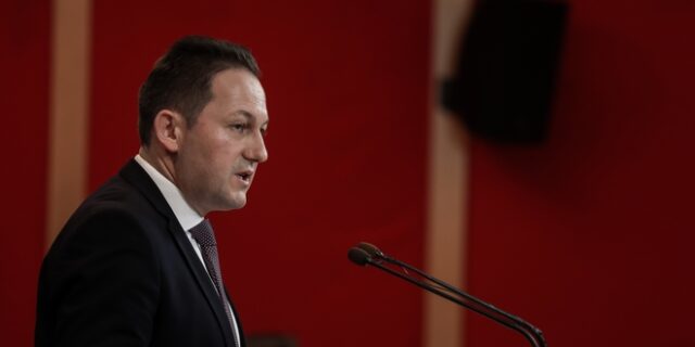 Πέτσας για άρση μέτρων: “Σε αχαρτογράφητα νερά. Θα πηγαίνουμε βήμα-βήμα”