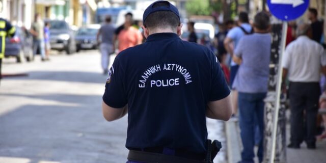 Αστυνομικοί διευκόλυναν κύκλωμα trafficking και ναρκωτικών