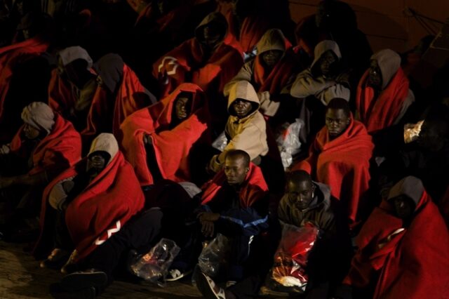 Ισπανία: Οι αρχές διέσωσαν 190 μετανάστες