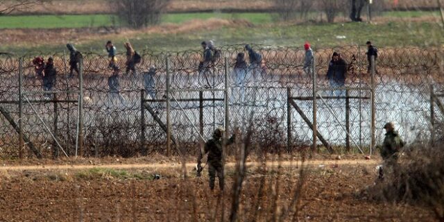 Προκλητική η Τουρκία στον Έβρο-“Βροχή” από δακρυγόνα εναντίον των ελληνικών δυνάμεων