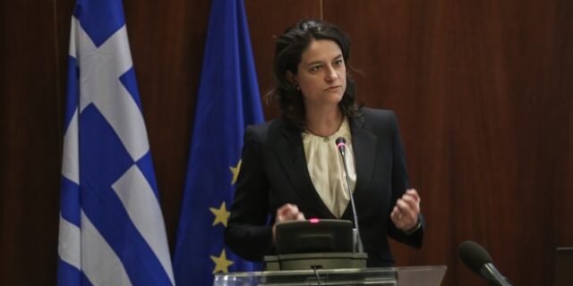 Τηλεκπαίδευση για λίγους: Πώς το υπουργείο Παιδείας έμεινε στην ίδια τάξη