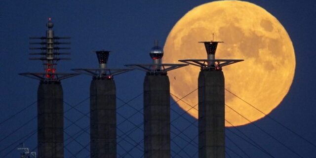 Πανσέληνος Αυγούστου: Πότε πέφτει το μεγαλύτερο φεγγάρι του χρόνου