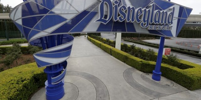 Ξεπούλησε η Disneyland της Σανγκάης τις πρώτες ημέρες επαναλειτουργίας της