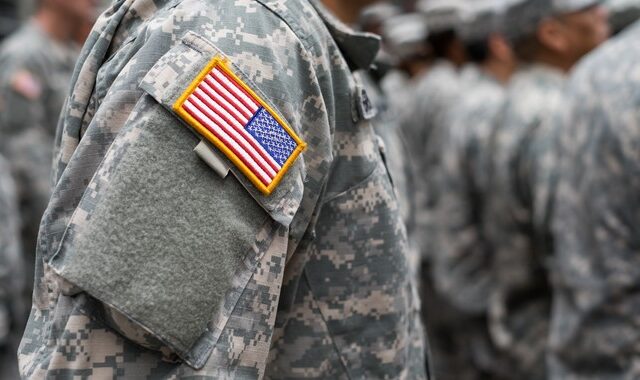Ο κορονοϊός δυνητικά “αποκλείει” τη θητεία στον αμερικανικό στρατό