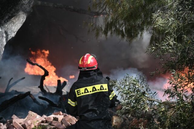 Υπό μερικό έλεγχο η φωτιά στα Μέγαρα