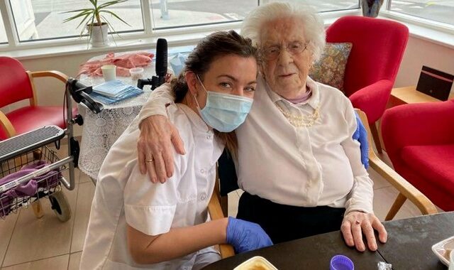 Σούπερ-γιαγιά έχει νικήσει κορονοϊό, ισπανική γρίπη και φυματίωση