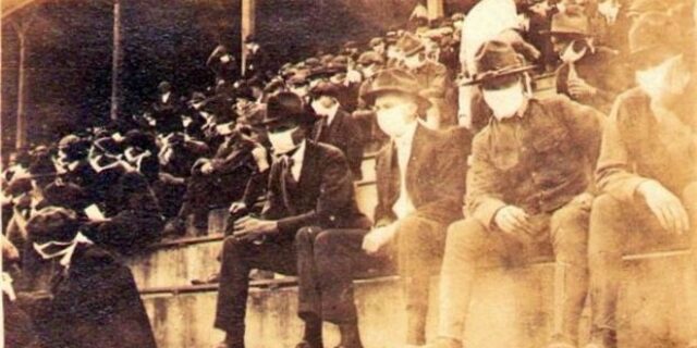 Στην πανδημία του 1918 οι θεατές φορούσαν μάσκες στις εξέδρες