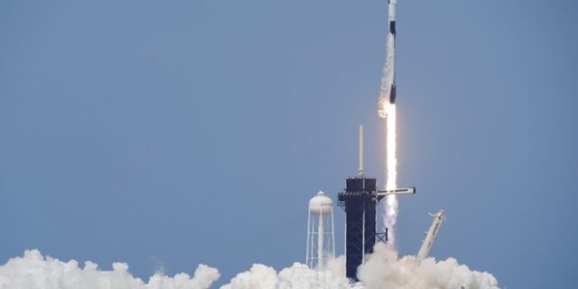 NASA – SpaceX: Γράφτηκε ιστορία – Πετυχημένη η εκτόξευση της επανδρωμένης αποστολής