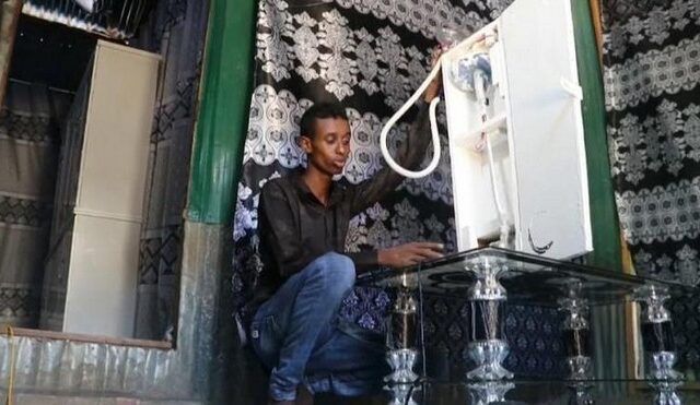 Σομαλία: Νεαρός εφηύρε συσκευή οξυγόνου για να βοηθήσει τους γιατρούς