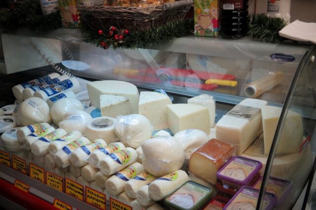 Ρόδος: Μοίρασαν σε άπορους τυρί με ημερομηνία λήξης από το 2009