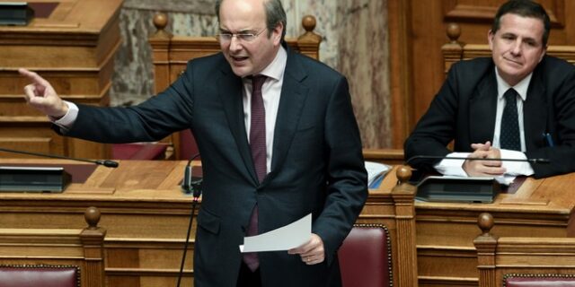 Χατζηδάκης: Κατεδαφίστε άμεσα τα αυθαίρετα στα δάση, τις παραλίες και τα ρέματα