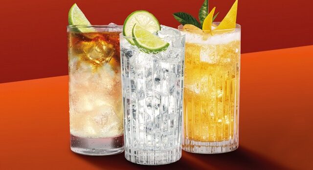 Welcome Back Drinks: 104 μπαρ μας κερνάνε ποτά την Πέμπτη