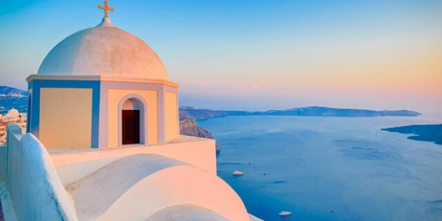 Santorini s’ agapo: “Ερωτική εξομολόγηση” ταξιδιωτικού οδηγού για τη Σαντορίνη