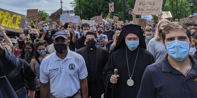 Ο Ελπιδοφόρος στις διαδηλώσεις: “Να αρθρώσουμε ηχηρό λόγο κατά της αδικίας”