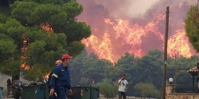 Μεγάλη φωτιά στις Μαριές Ζακύνθου-Σε ετοιμότητα για εκκένωση ήταν τα ξημερώματα οι κάτοικοι