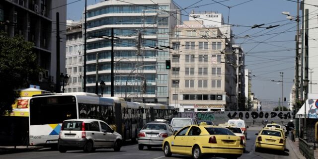 Κίνηση στους δρόμους: Ταλαιπωρία σε κεντρικά σημεία – Πού υπάρχουν προβλήματα