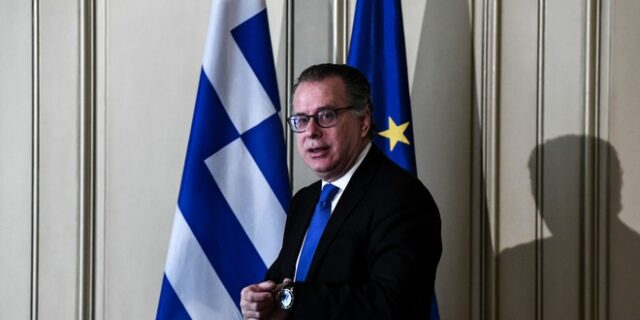 Κουμουτσάκος για Παγκόσμια Μέρα Προσφύγων: “Η Ελλάδα κάνει το καθήκον της με σεβασμό στο δίκαιο”