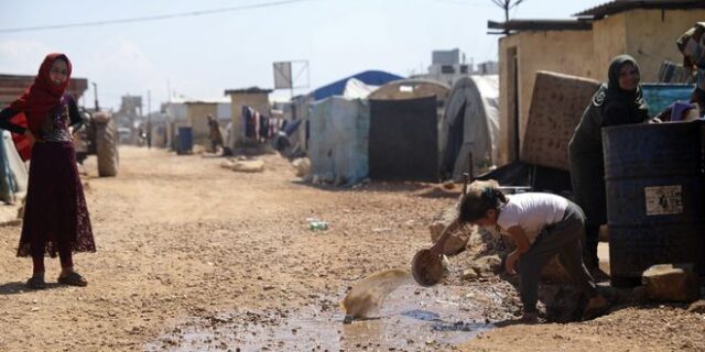 Κομισιόν: Πρόταση για 585 εκατ. ευρώ σε χώρες με πρόσφυγες από τη Συρία