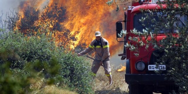 Φωτιές: Καλύτερη η εικόνα σε Ρέθυμνο και Πάτρα – Νέο μέτωπο στα Μέγαρα Αττικής