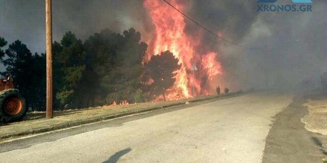 Ροδόπη: Εκκενώθηκε μέρος οικισμού στις Σάπες – Ολονύχτιες προσπάθειες κατάσβεσης