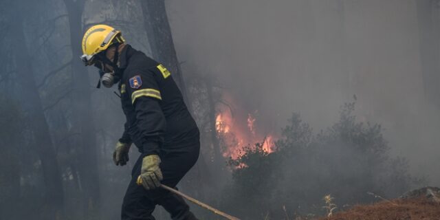 Υπό μερικό έλεγχο η φωτιά στην Κέρκυρα – Σύλληψη ηλικιωμένου για εμπρησμό από αμέλεια