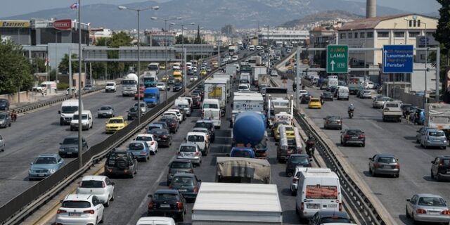 Κίνηση στους δρόμους: Μποτιλιάρισμα στον Κηφισό μετά από απανωτά τροχαία