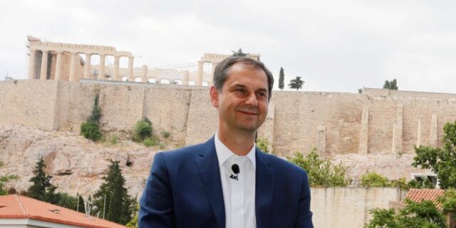 Θεοχάρης: Συμφωνία συνεργασίας με LOT για πτήσεις προς την Ελλάδα
