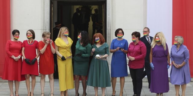Με rainbow μάσκες στην τελετή ορκωμοσίας του Πολωνού προέδρου, Ντούντα