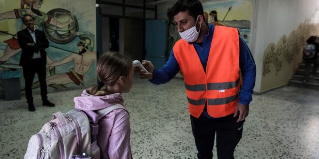 Σχολεία: “Σπαζοκεφαλιά” η ημερομηνία έναρξης