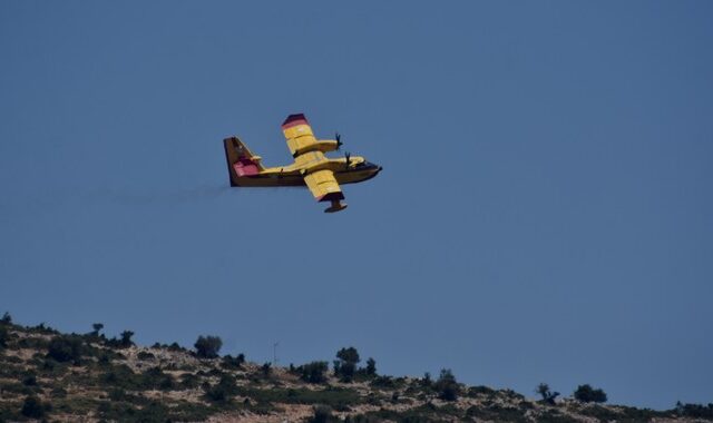 Υπό μερικό έλεγχο η φωτιά στο Μεσολόγγι