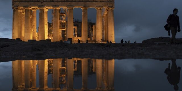 Πάπας και Ιερώνυμος: Κυβερνητικές αστοχίες και η οφειλόμενη συγνώμη στη σκιά του Παρθενώνα