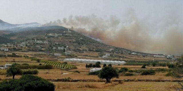 Σε εξέλιξη μεγάλη φωτιά στην Πάρο