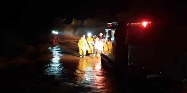 Αλμυρός: Κινδυνεύουν εργαζόμενοι που εγκλωβίστηκαν σε εργοτάξιο